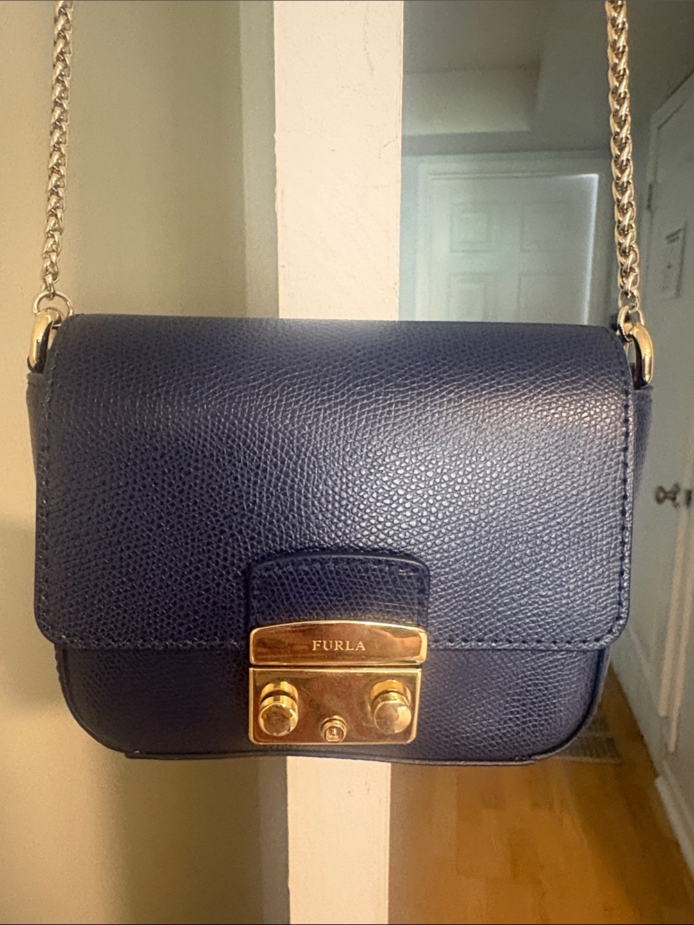 FURLA METROPOLIS Crossbody Mini Nero, Navy in 6 by 5 iinches EUC. - Picture 2 of 9